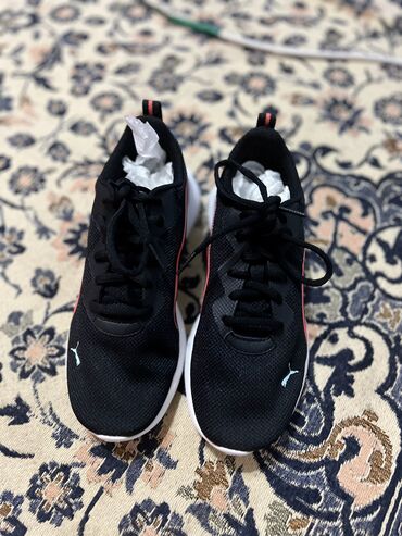 Женская обувь: Кроссовки, 37.5, Puma, Новый, цвет - Черный, Платная доставка